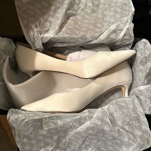 IVORY SATIN MID-HEEL CLASSIC PUMP